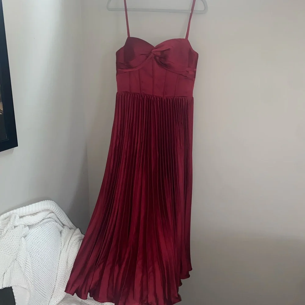 Elegant Burgundy Pleated Dress - Picture 4 of 11